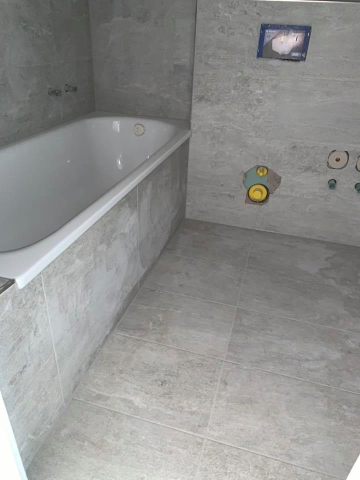 Wohnungsrenovation Zürich — neues Bad mit Wanne, Projekt Ostermundigen