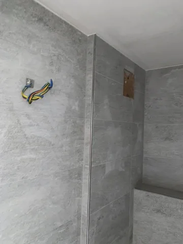 Wohnungsrenovation Zürich — neue bodenebene Dusche, Projekt Ostermundigen